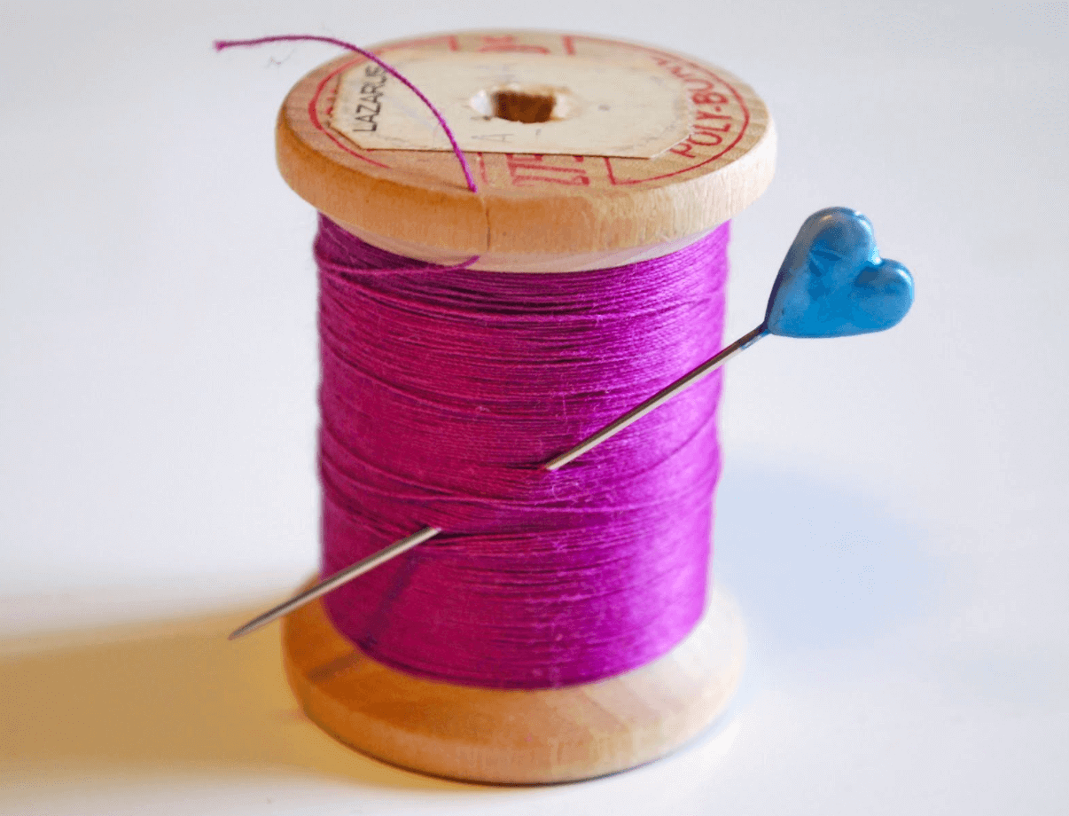 Une bobine de fil à coudre - cuivré | Mercerie en ligne