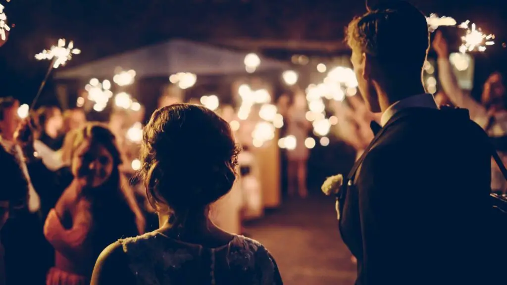 Quelle tenue pour aller à un mariage, et comment la coudre ?