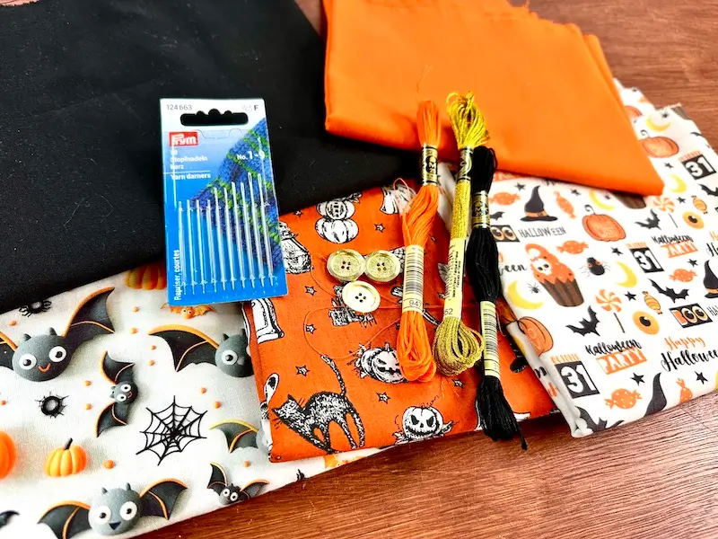 Materials for sewing this Halloween Pumpkin