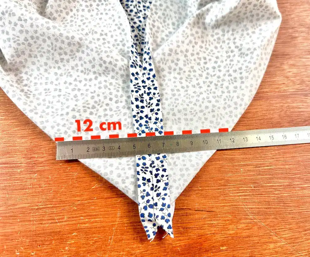 Forming the base of the bag in the lining